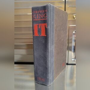 VTG 1986 HC Stephen King IT. Used Goos Condition.